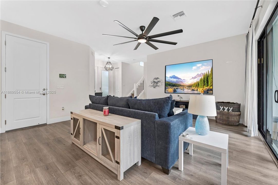 Activo con contrato: $750,000 (4 camas, 3 baños, 2279 Pies cuadrados)