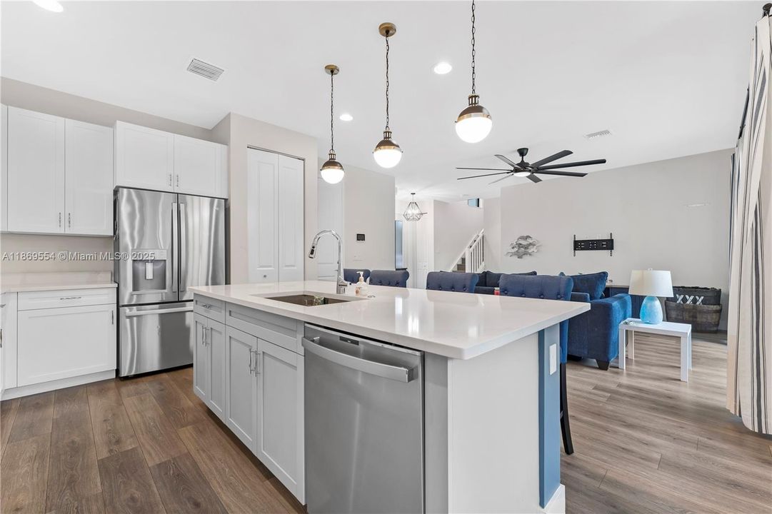 Activo con contrato: $750,000 (4 camas, 3 baños, 2279 Pies cuadrados)