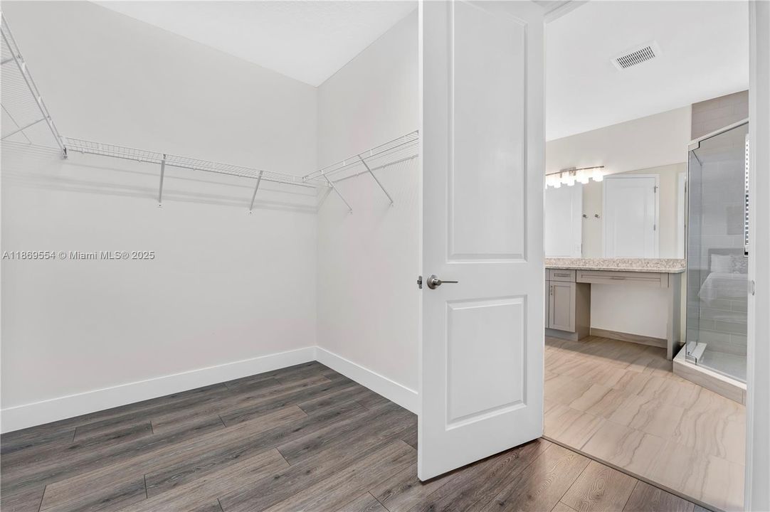 Activo con contrato: $750,000 (4 camas, 3 baños, 2279 Pies cuadrados)