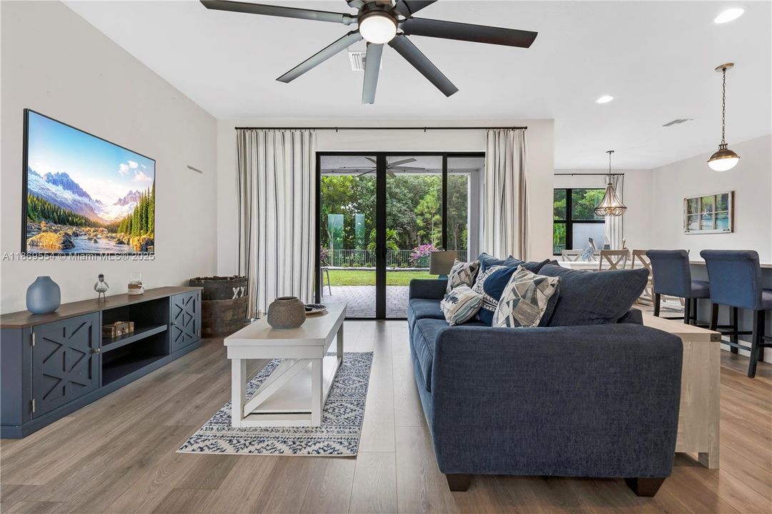 Activo con contrato: $750,000 (4 camas, 3 baños, 2279 Pies cuadrados)