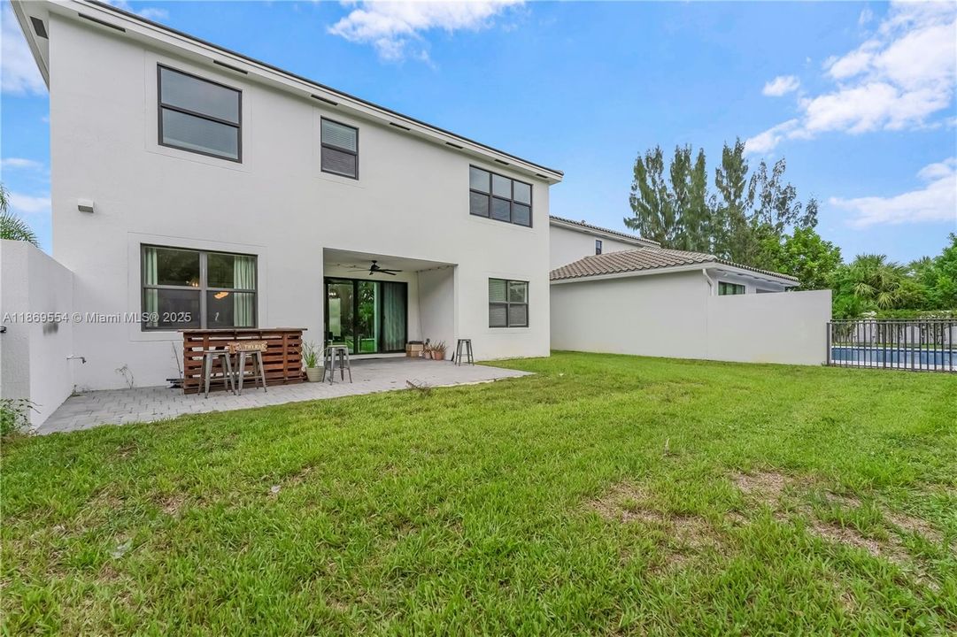 Activo con contrato: $750,000 (4 camas, 3 baños, 2279 Pies cuadrados)