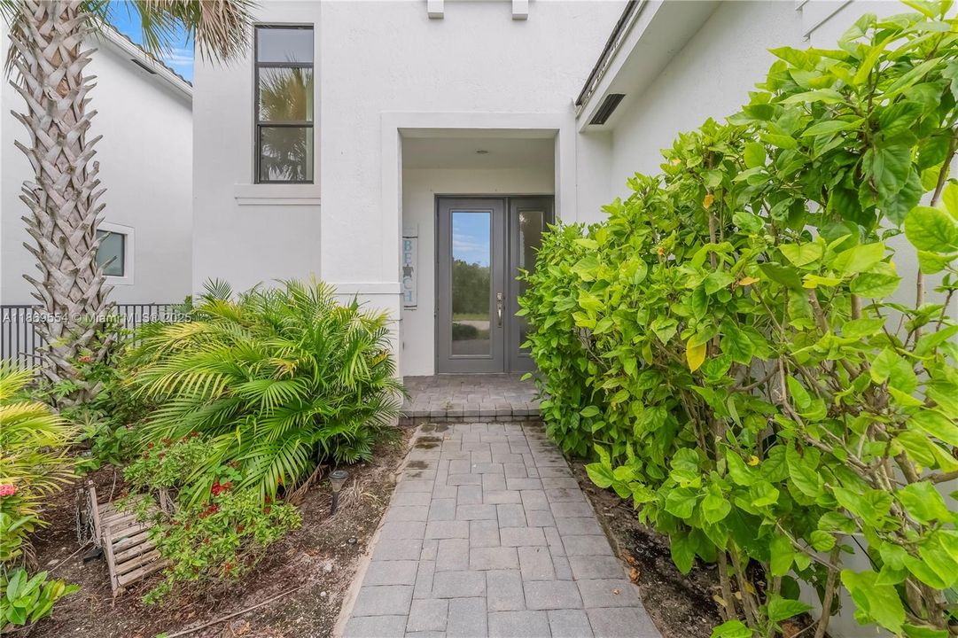 Activo con contrato: $750,000 (4 camas, 3 baños, 2279 Pies cuadrados)