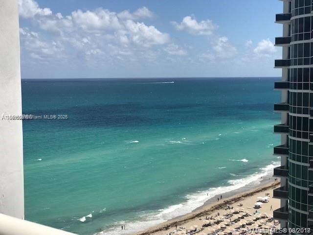 Active With Contract: $5,500 (1 beds, 1 baths, 881 Square Feet)