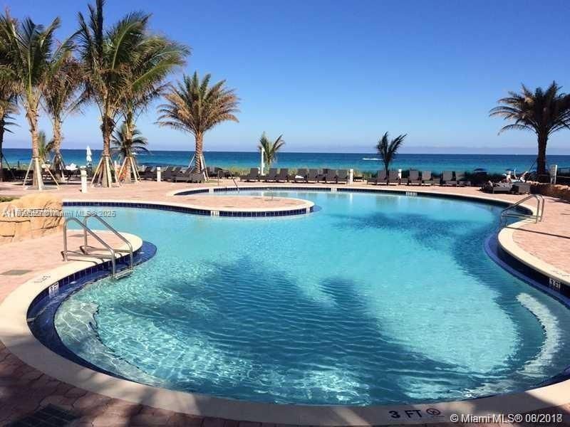 Active With Contract: $5,500 (1 beds, 1 baths, 881 Square Feet)