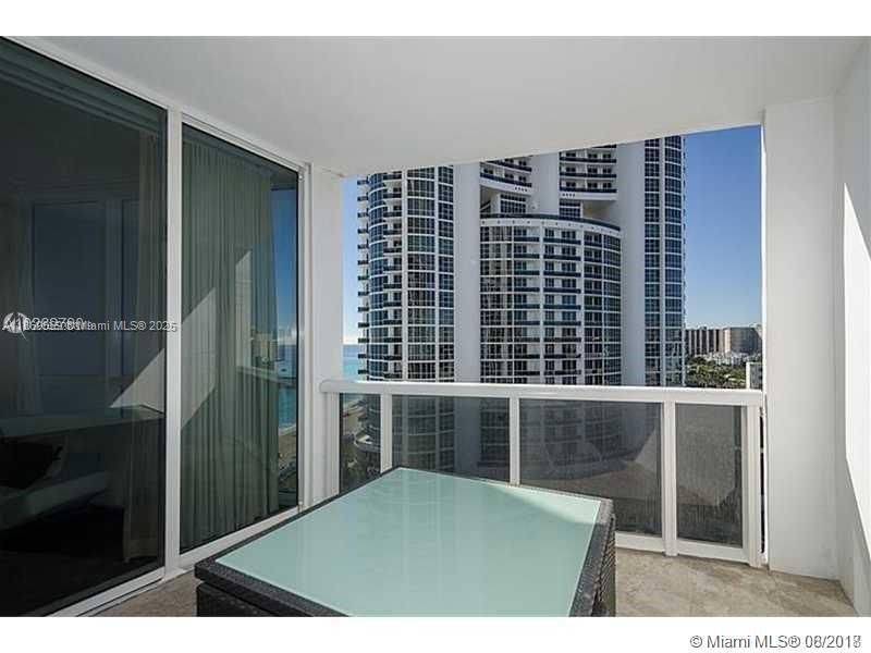 Active With Contract: $5,500 (1 beds, 1 baths, 881 Square Feet)