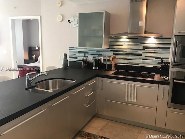 Active With Contract: $5,500 (1 beds, 1 baths, 881 Square Feet)