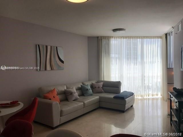 Active With Contract: $5,500 (1 beds, 1 baths, 881 Square Feet)