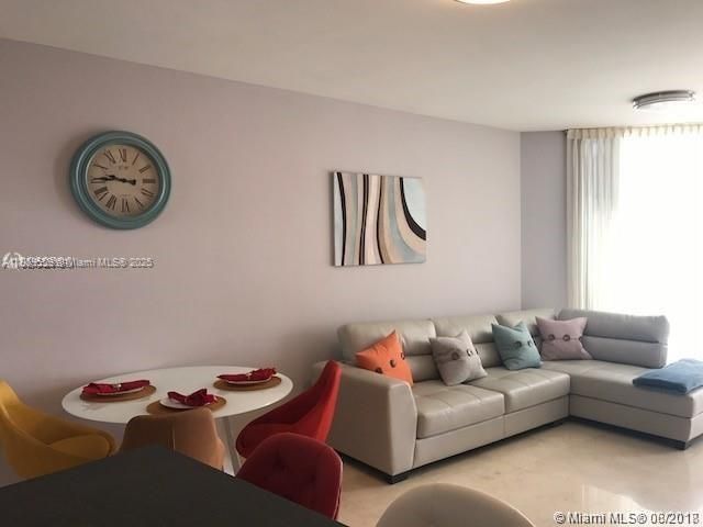 Active With Contract: $5,500 (1 beds, 1 baths, 881 Square Feet)