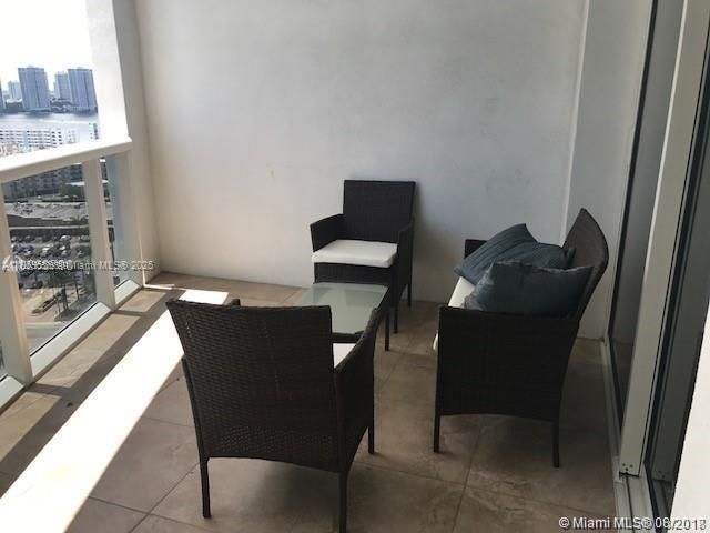 Active With Contract: $5,500 (1 beds, 1 baths, 881 Square Feet)