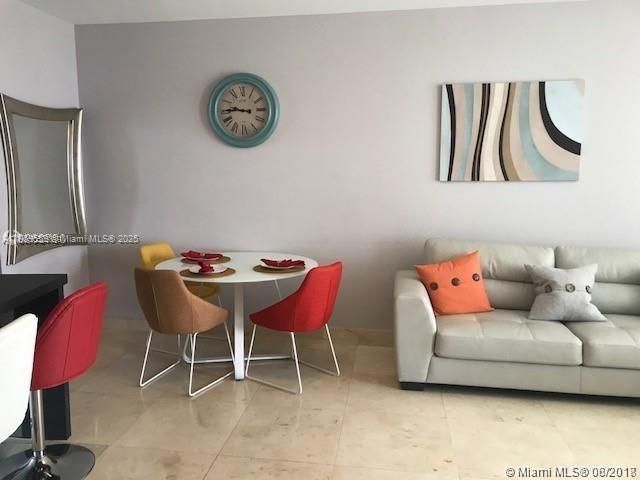 Active With Contract: $5,500 (1 beds, 1 baths, 881 Square Feet)