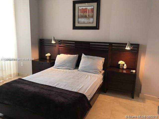 Active With Contract: $5,500 (1 beds, 1 baths, 881 Square Feet)