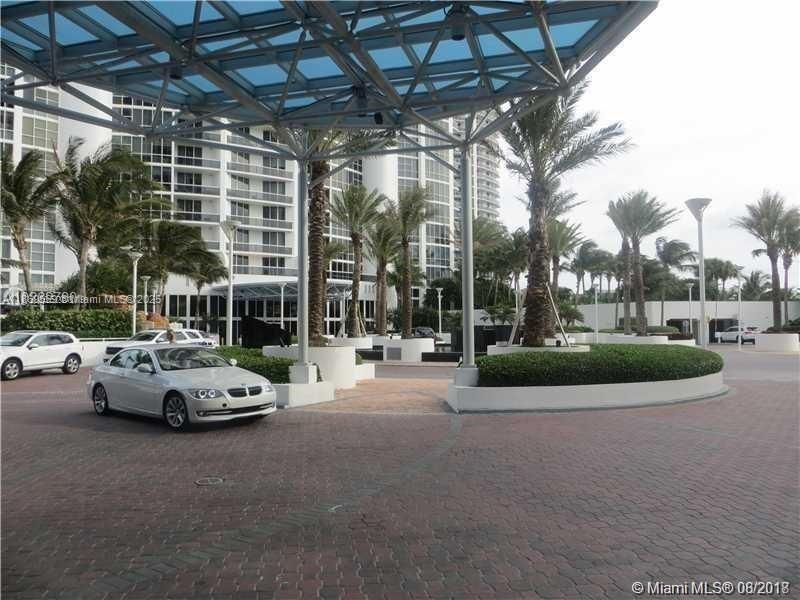 Active With Contract: $5,500 (1 beds, 1 baths, 881 Square Feet)