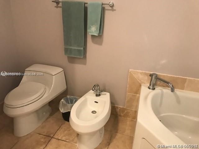 Active With Contract: $5,500 (1 beds, 1 baths, 881 Square Feet)
