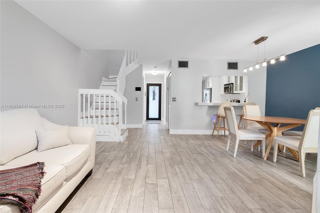 En Venta: $349,500 (2 camas, 1 baños, 1252 Pies cuadrados)