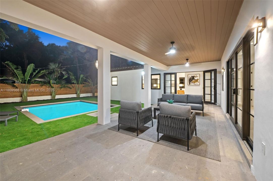 最近售出: $3,500,000 (4 贝兹, 3 浴室, 0 平方英尺)