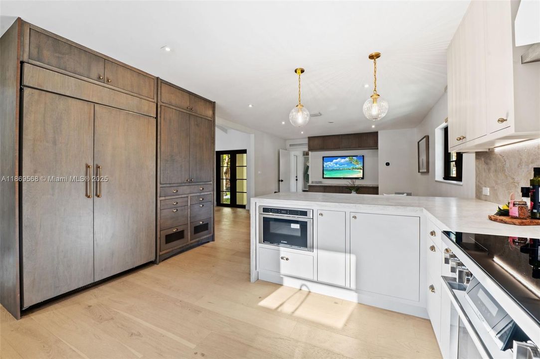 最近售出: $3,500,000 (4 贝兹, 3 浴室, 0 平方英尺)