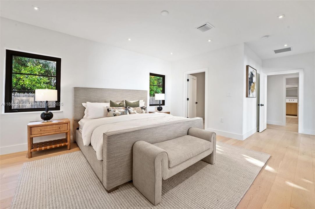 最近售出: $3,500,000 (4 贝兹, 3 浴室, 0 平方英尺)