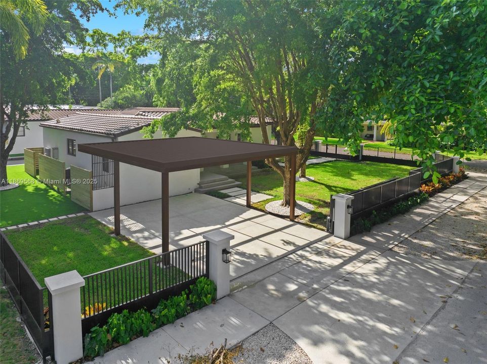 最近售出: $3,500,000 (4 贝兹, 3 浴室, 0 平方英尺)