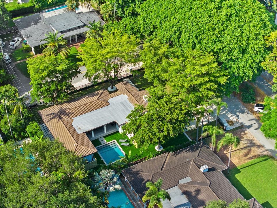 最近售出: $3,500,000 (4 贝兹, 3 浴室, 0 平方英尺)