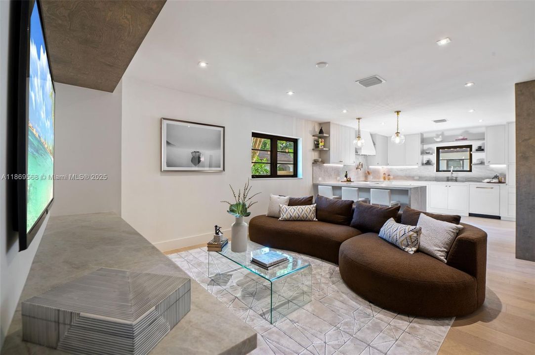 最近售出: $3,500,000 (4 贝兹, 3 浴室, 0 平方英尺)