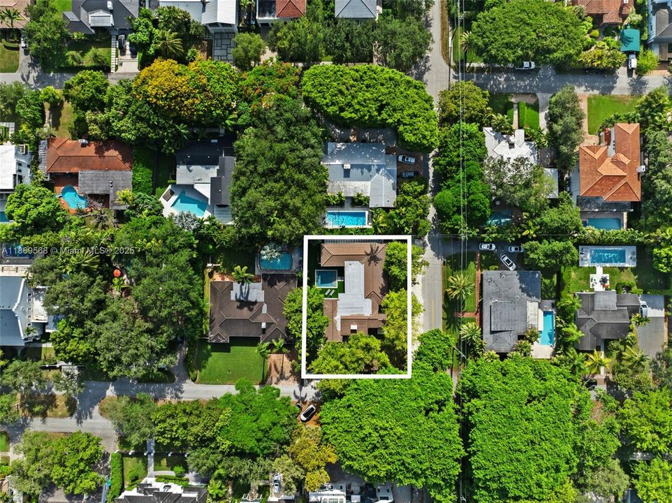 最近售出: $3,500,000 (4 贝兹, 3 浴室, 0 平方英尺)