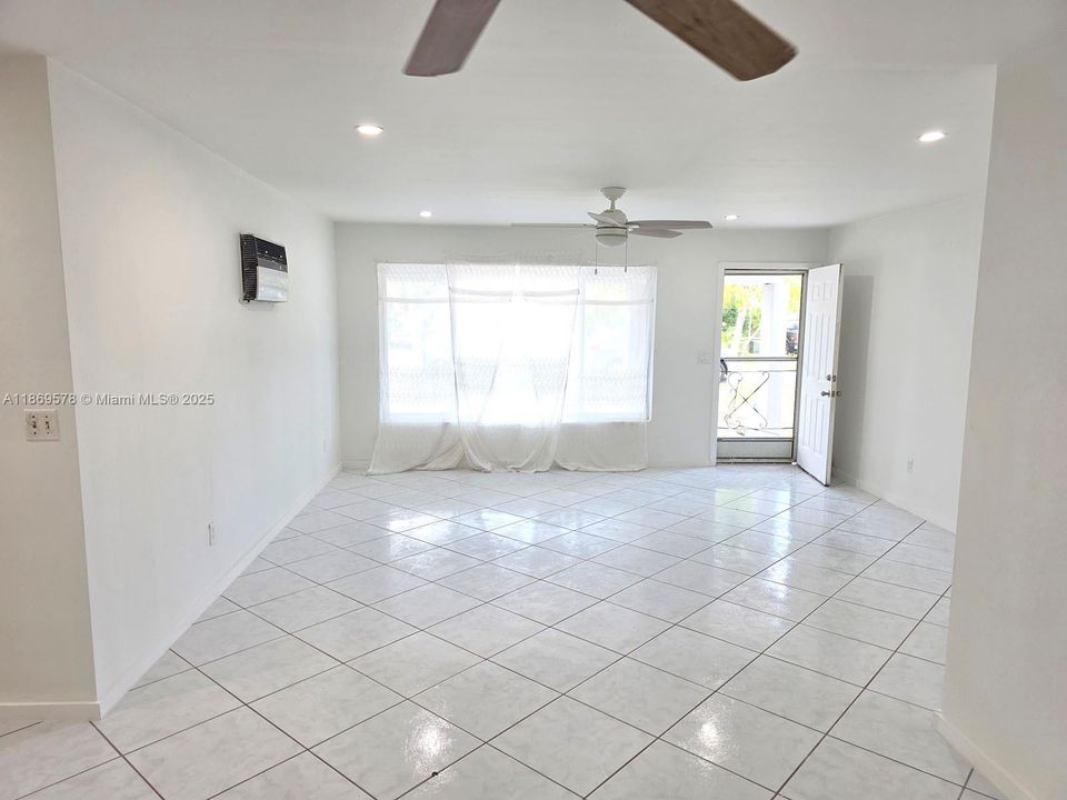 Recently Rented: $2,600 (2 beds, 2 baths, 1056 Square Feet)