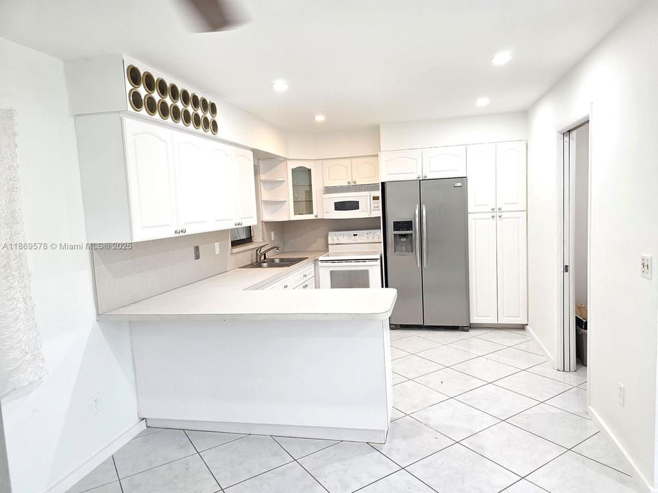 Recently Rented: $2,600 (2 beds, 2 baths, 1056 Square Feet)