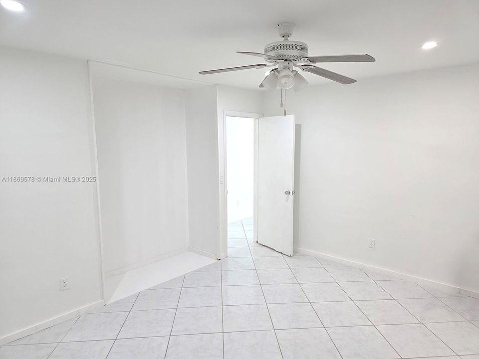 Recently Rented: $2,600 (2 beds, 2 baths, 1056 Square Feet)