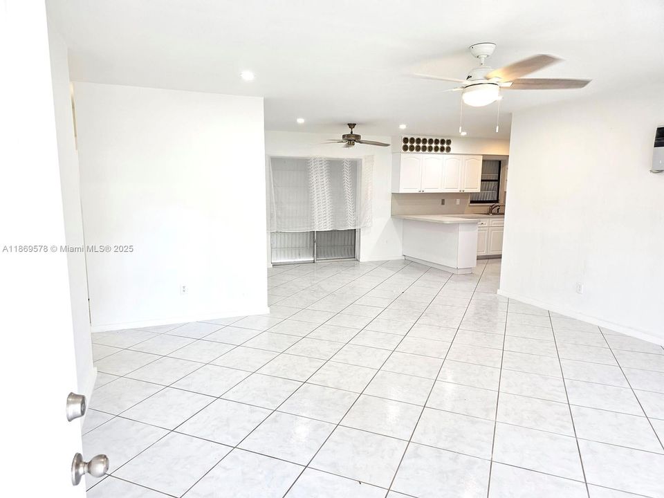 Recently Rented: $2,600 (2 beds, 2 baths, 1056 Square Feet)