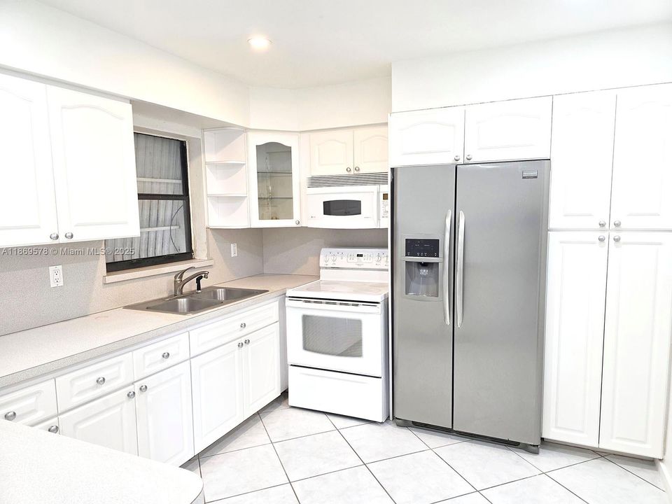 Recently Rented: $2,600 (2 beds, 2 baths, 1056 Square Feet)