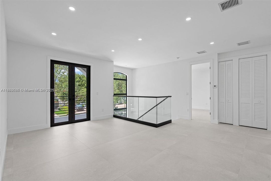 最近租的: $9,800 (5 贝兹, 4 浴室, 3238 平方英尺)