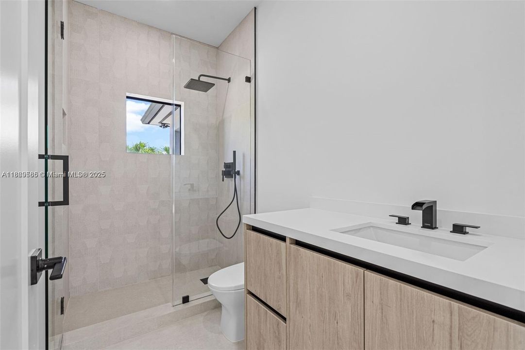 最近租的: $9,800 (5 贝兹, 4 浴室, 3238 平方英尺)