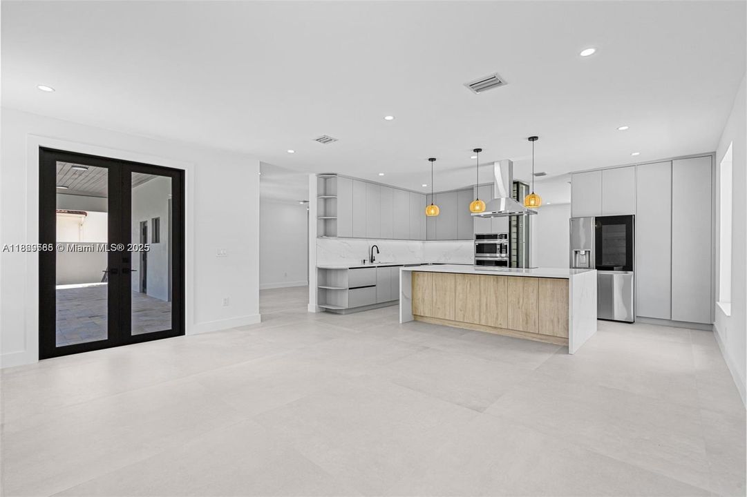 最近租的: $9,800 (5 贝兹, 4 浴室, 3238 平方英尺)