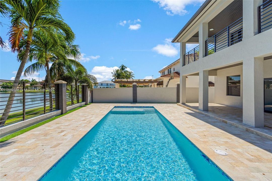 最近租的: $9,800 (5 贝兹, 4 浴室, 3238 平方英尺)