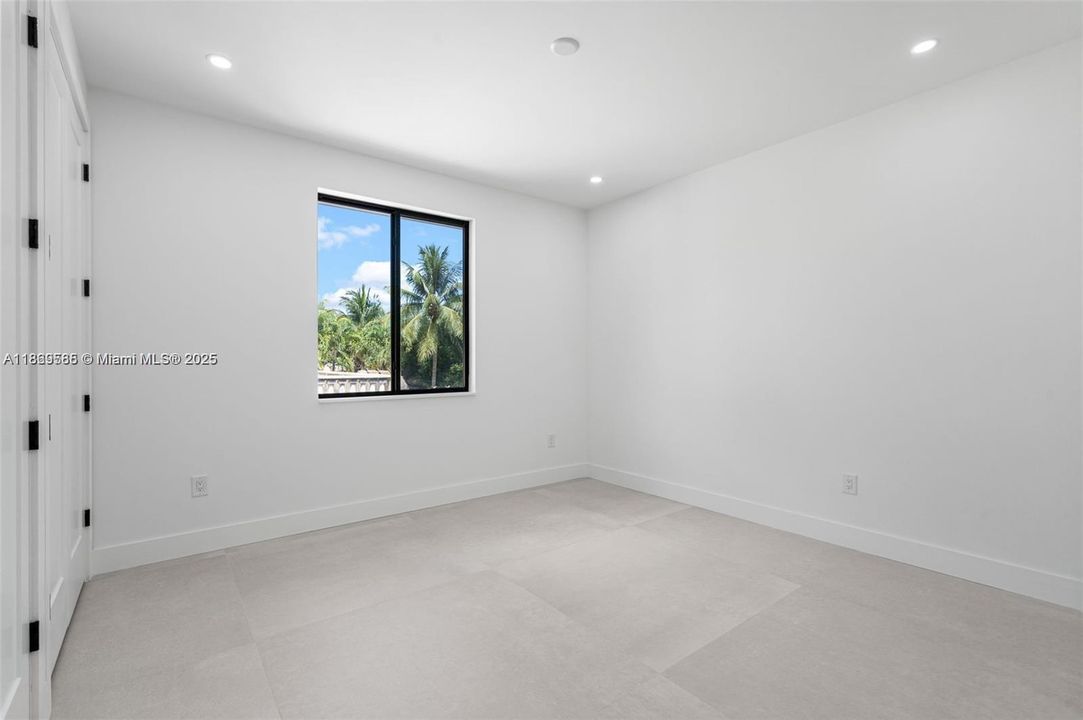 最近租的: $9,800 (5 贝兹, 4 浴室, 3238 平方英尺)