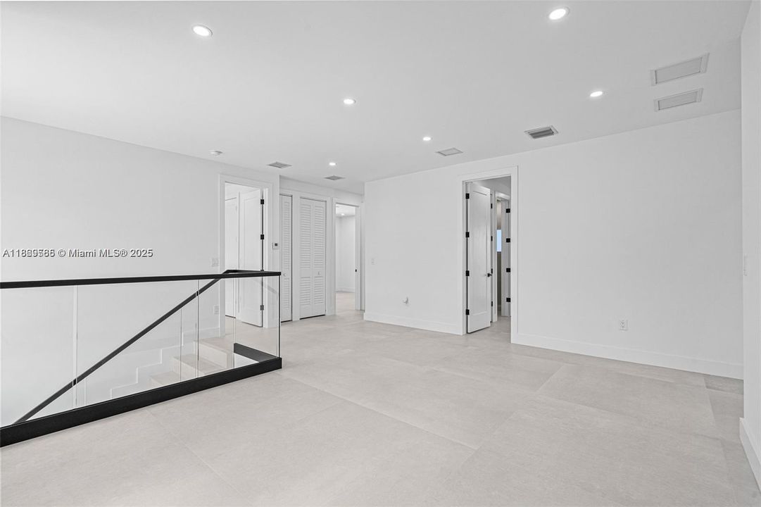 最近租的: $9,800 (5 贝兹, 4 浴室, 3238 平方英尺)