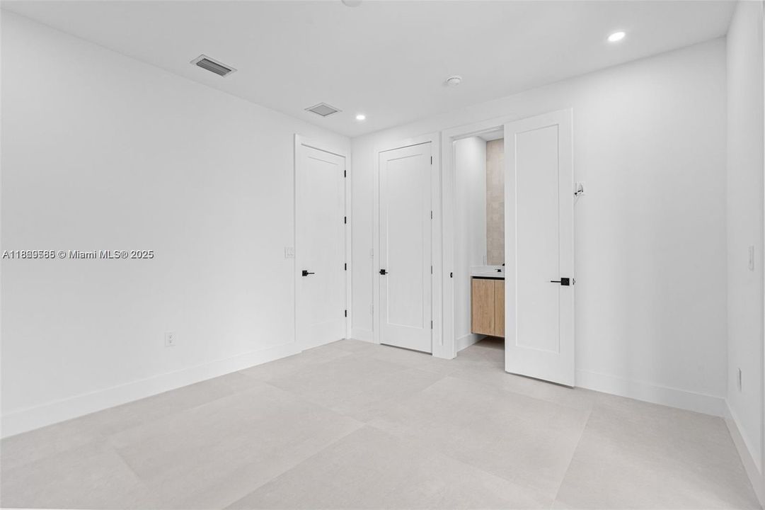 最近租的: $9,800 (5 贝兹, 4 浴室, 3238 平方英尺)