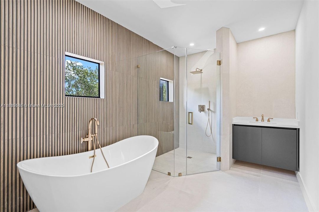 最近租的: $9,800 (5 贝兹, 4 浴室, 3238 平方英尺)