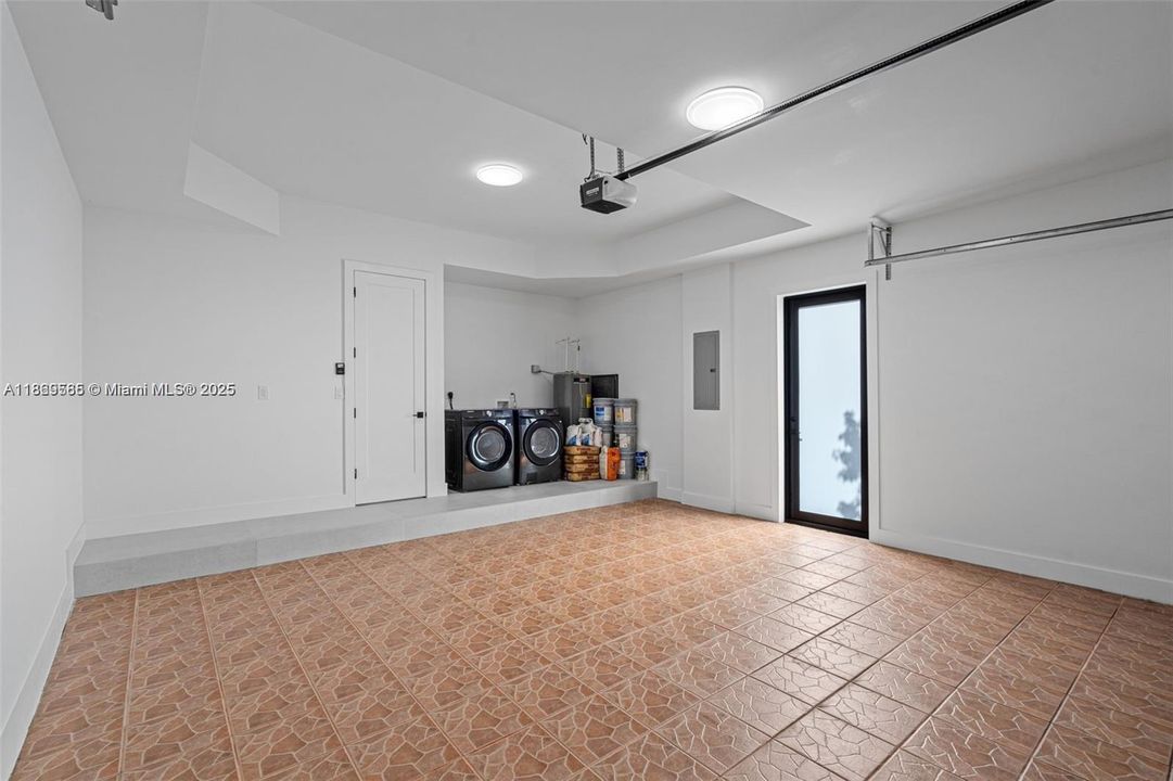 最近租的: $9,800 (5 贝兹, 4 浴室, 3238 平方英尺)