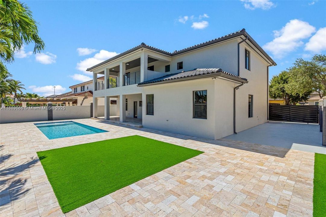 最近租的: $9,800 (5 贝兹, 4 浴室, 3238 平方英尺)