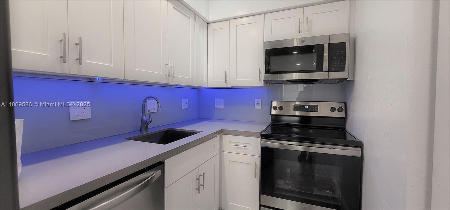 For Sale: $149,000 (1 beds, 1 baths, 580 Square Feet)