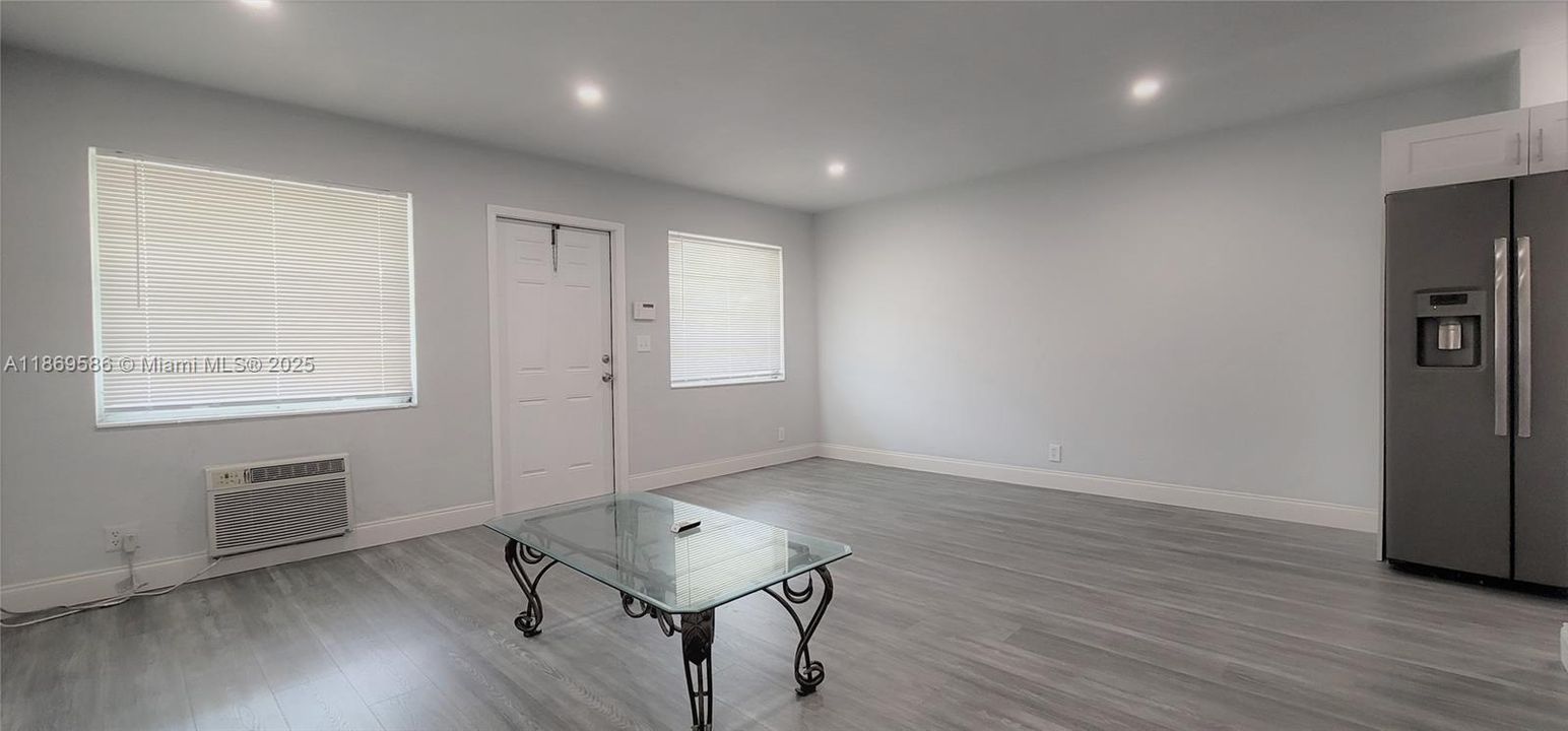 For Sale: $149,000 (1 beds, 1 baths, 580 Square Feet)