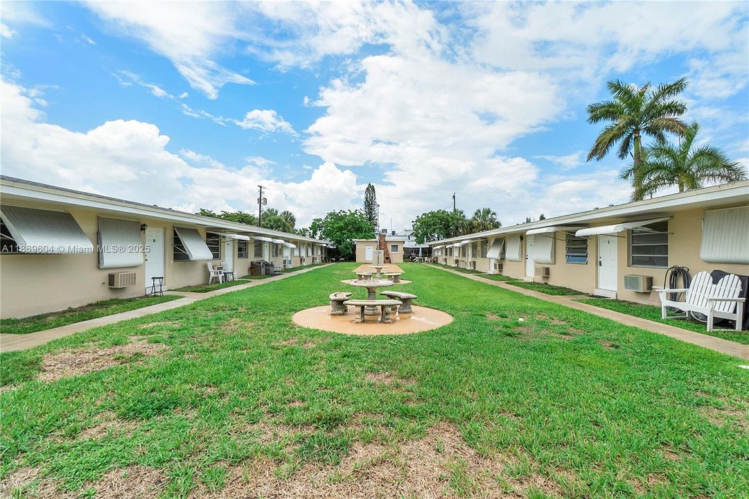 For Sale: $129,000 (1 beds, 1 baths, 580 Square Feet)