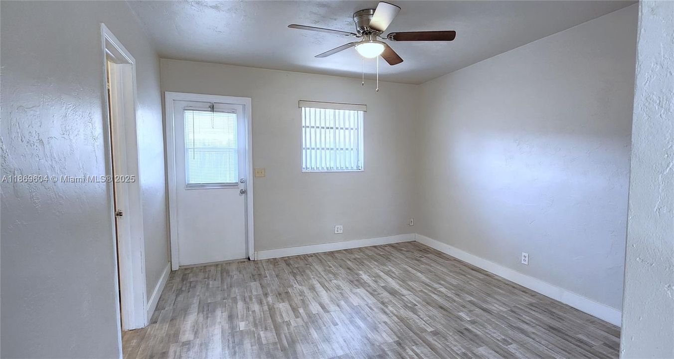 For Sale: $129,000 (1 beds, 1 baths, 580 Square Feet)