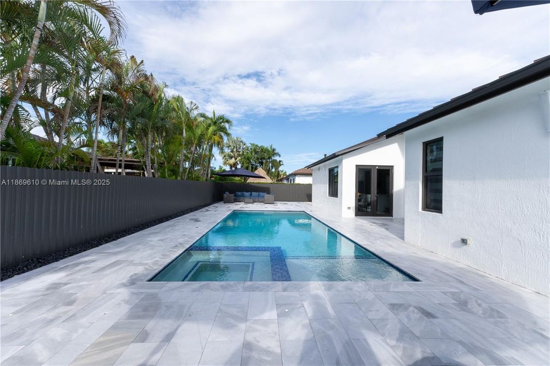 На продажу: $1,995,000 (5 спален, 3 ванн, 2624 Квадратных фут)