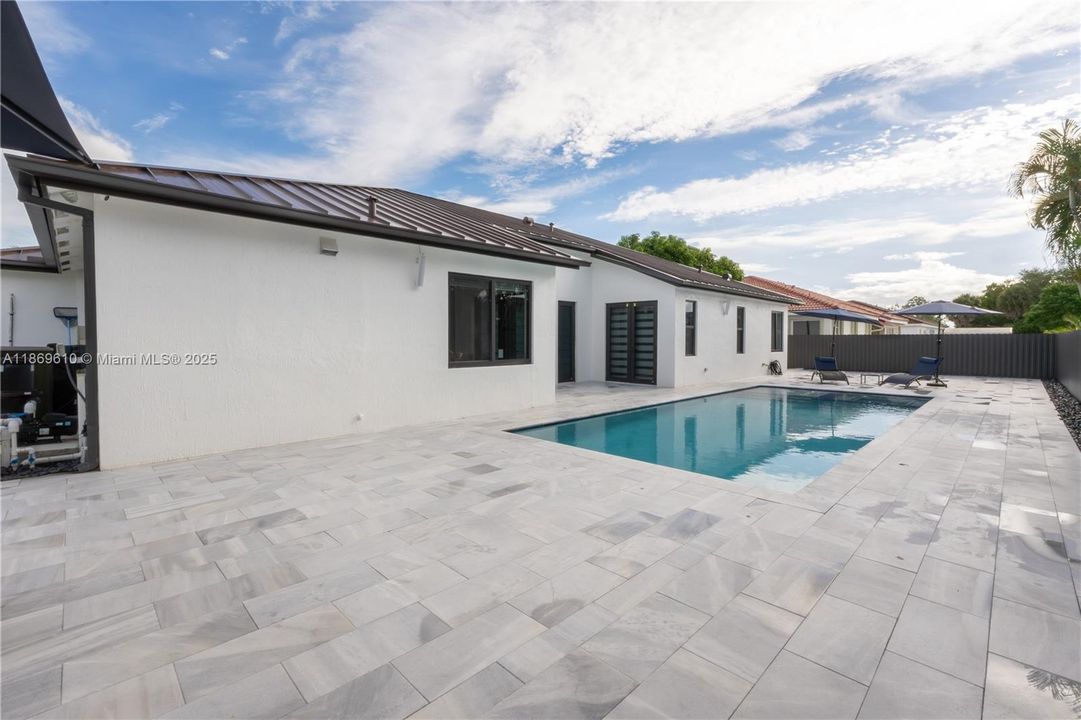 На продажу: $1,995,000 (5 спален, 3 ванн, 2624 Квадратных фут)