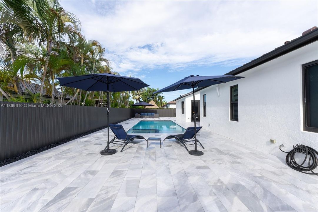 На продажу: $1,995,000 (5 спален, 3 ванн, 2624 Квадратных фут)