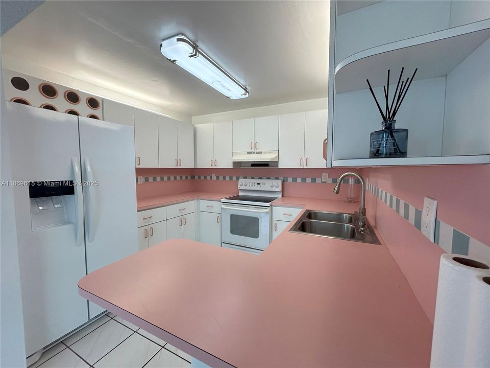 合同活跃: $200,000 (2 贝兹, 2 浴室, 1277 平方英尺)