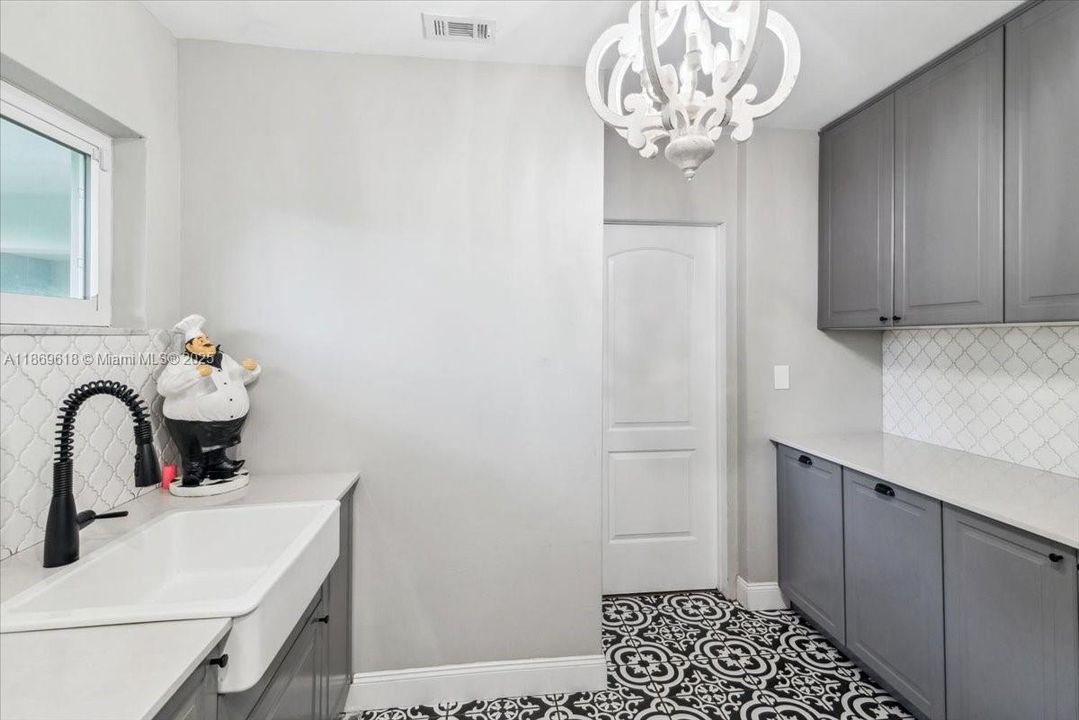 For Sale: $1,349,000 (6 beds, 2 baths, 2250 Square Feet)