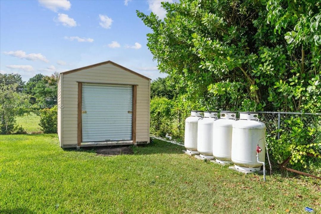 For Sale: $1,349,000 (6 beds, 2 baths, 2250 Square Feet)